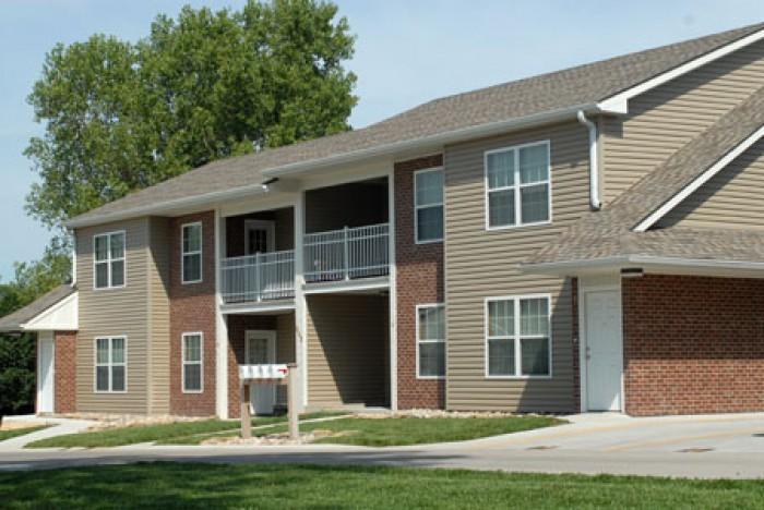 Brentwood Court Apartments - 2 Bed 1 1/2 Bath with Garage - Image# 2